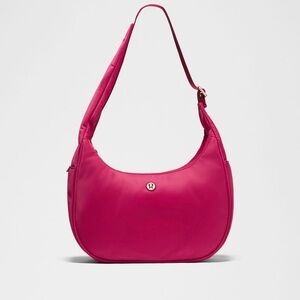 Lululemon City Essentials Shoulder Bag
4L Berry NWT